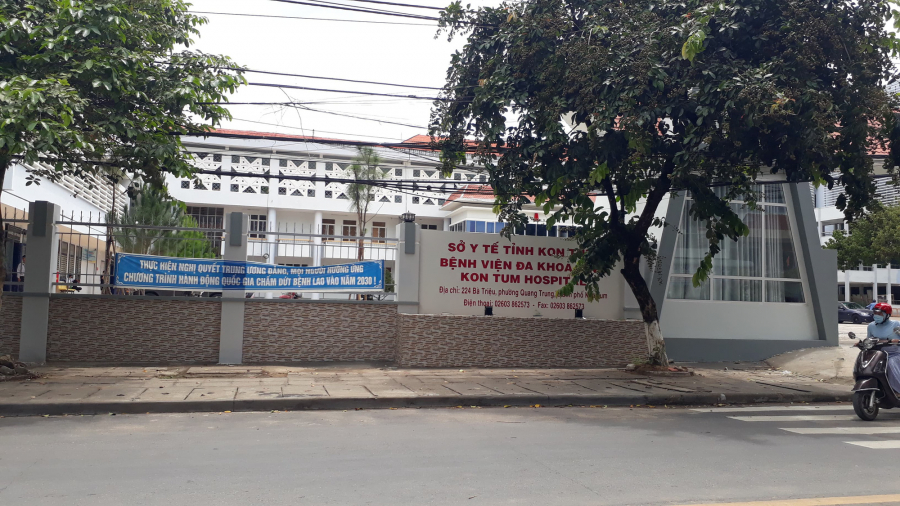 Bà Xuân đang điều trị tại Bệnh viện Đa khoa tỉnh Kon Tum (Ảnh: Tổ quốc)