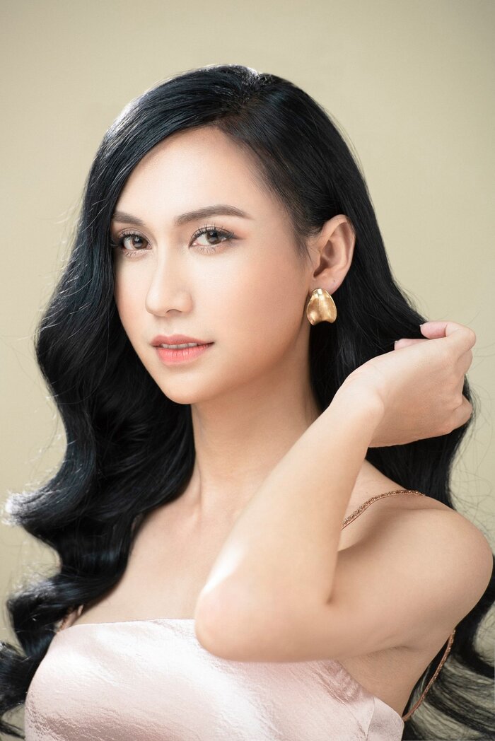 Gương mặt ngày càng nữ tính của Lynk Lee.