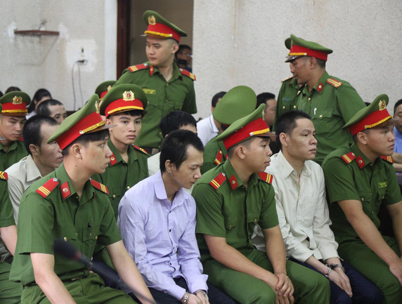3 trong số 9 bị cáo tại phiên tòa xét xử phúc thẩm (Ảnh: Gia đình và Shbet111 phiên bản mới)