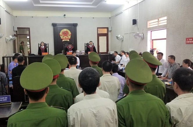 Toàn cảnh phiên tòa (Ảnh: Tiền Phong)