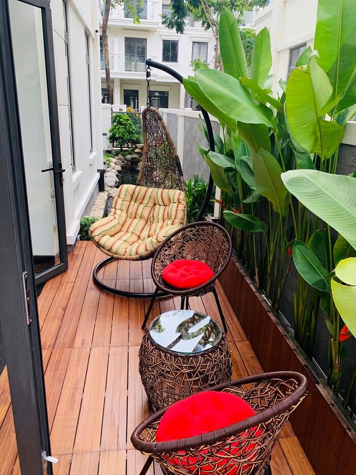 Căn biệt thự của nữ MC được thiết kế theo phong cách sang trọng với không gian mở và rất nhiều cây xanh gần gũi thiên nhiên.