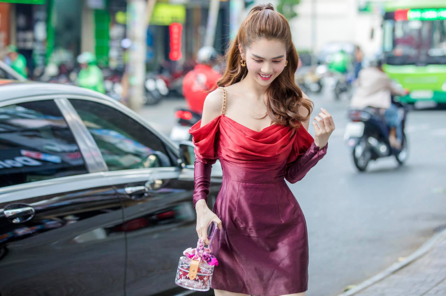 Với thu nhập khủng như cô chia sẻ, việc Ngọc Trinh có Shbet16 chơi game trực tuyến hết sức sang chảnh cũng là điều dễ hiểu.