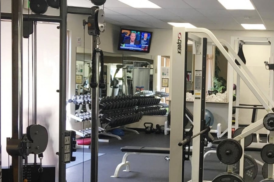 Trong nhà có phòng tập gym riêng