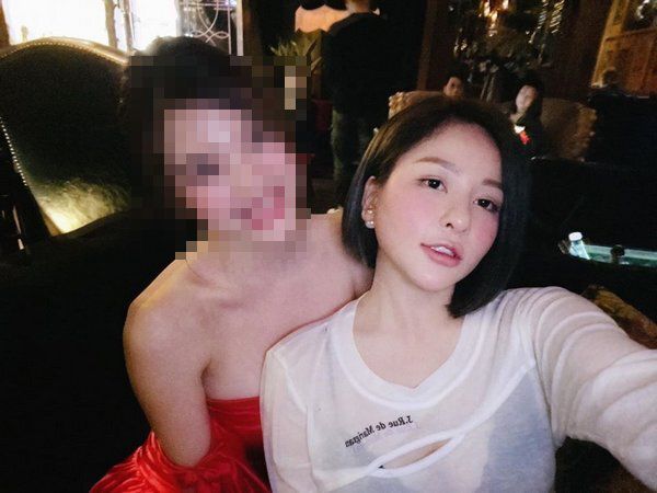 dien-do-mong-thoang-mat-lam-sao-de-khong-muoi-mat-vi-lo-noi-y-nhu-tram-anh-ngoc-trinh-dien-chiec-ao-mong-tang-di-ca-phe-hotgirl-tram-anh-1592639365-126-width600height450