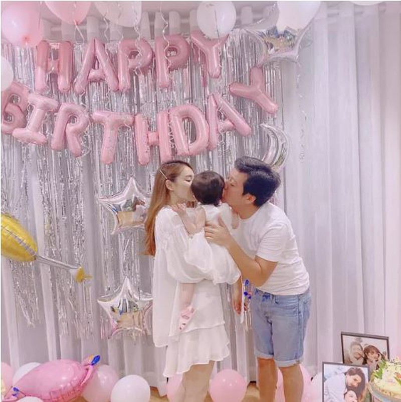 Mới đây, Trường Giang đã thoải mái khi chia sẻ về con đầu lòng. Anh cho biết, con gái đã lớn lắm rồi, nhìn yêu và cưng vô cùng. Đặc biệt, anh nhấn mạnh 