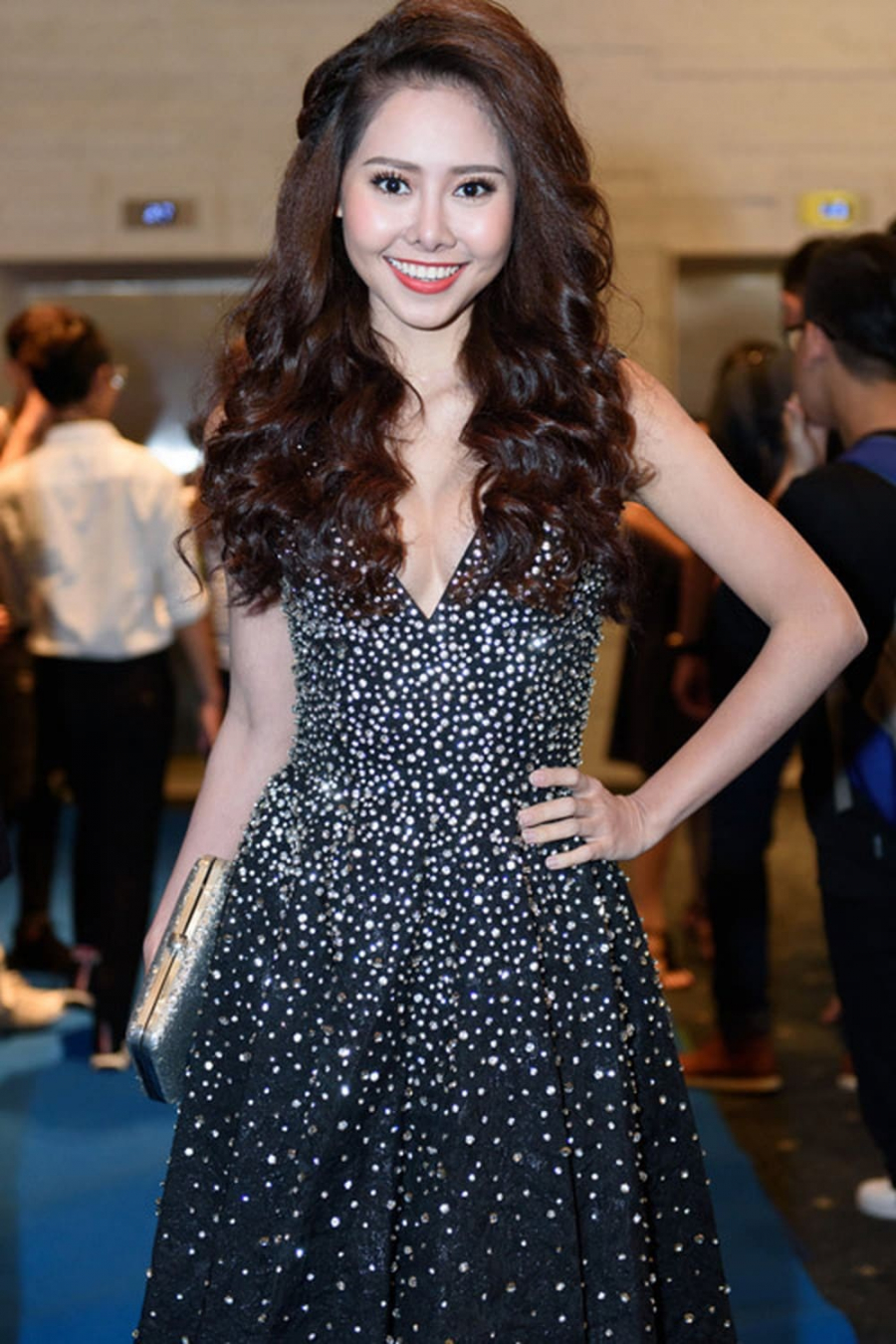1_122502-min-1592797263-356-width1000height1500