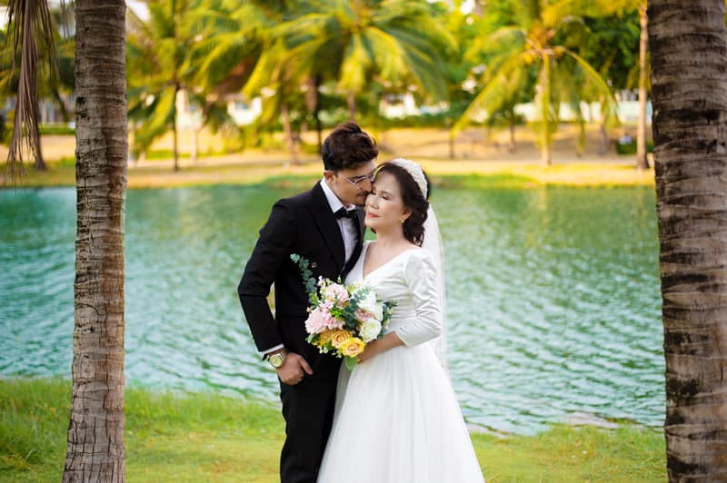 Hôm 12/5, cả hai đã thực hiện những tấm ảnh cưới lãng mạn cùng nhau