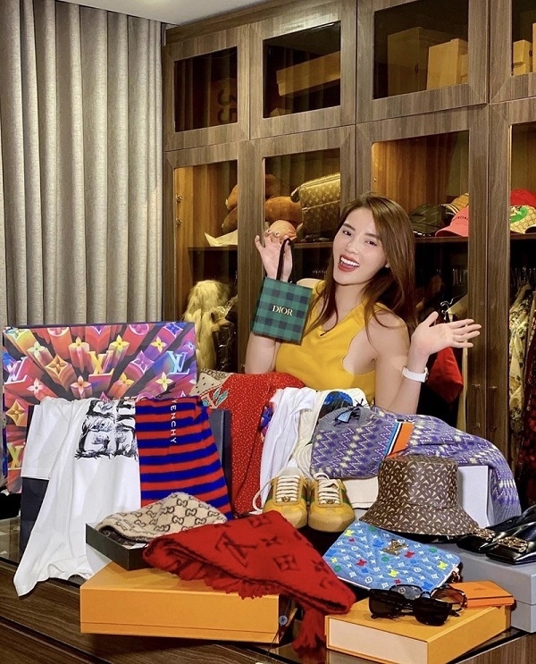 Một phòng để riêng hàng hiệu mắc tiền