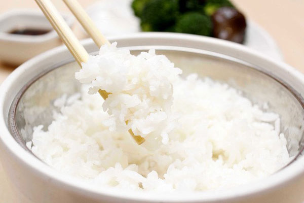 Vo gạo 3 lần khi nấu cơm là dại