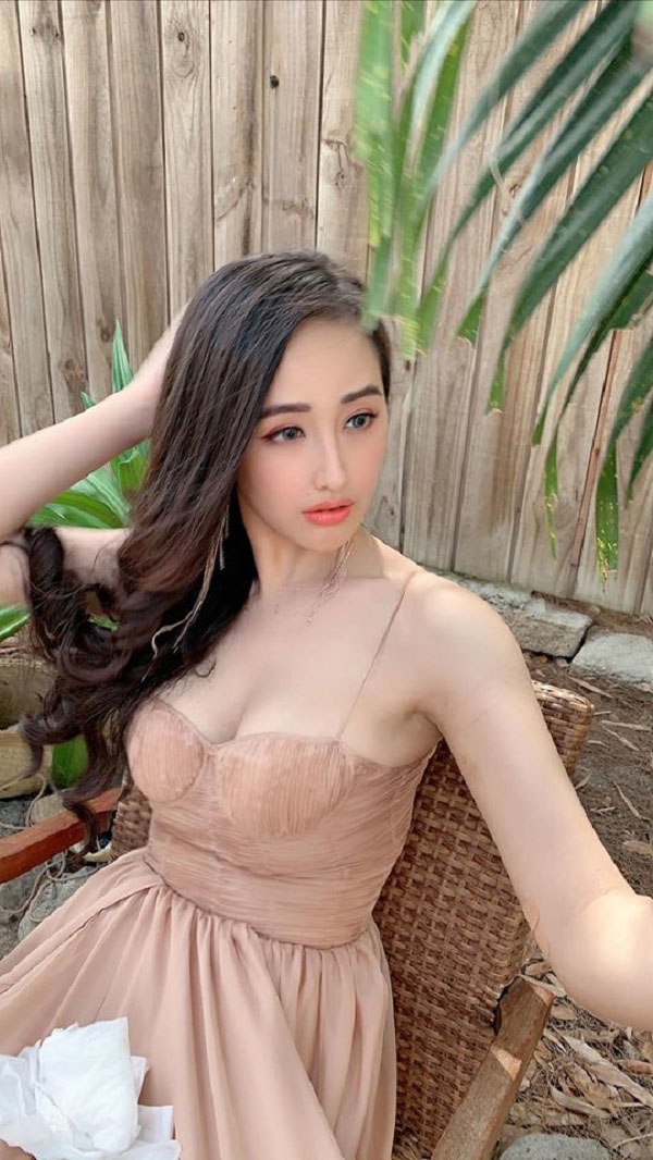 het-dien-trang-phuc-khoe-dang-goi-cam-mai-phuong-thuy-lai-len-do-chuan-soai-ty-100549657_357445668563066_2085389471850692608_o-1593074917-769-width600height1066