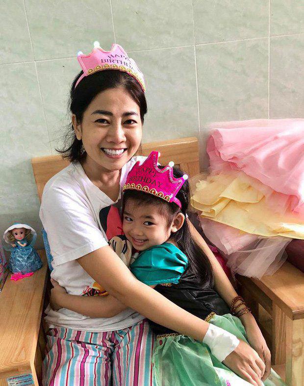 Bé sinh ra và lớn lên thiếu sự chăm sóc của bố, tuy nhiên, khi nói về sự quan tâm của bố đẻ dành cho Lavie, Mai Phương cho biết bố vẫn thỉnh thoảng gửi cho quà cho bé.