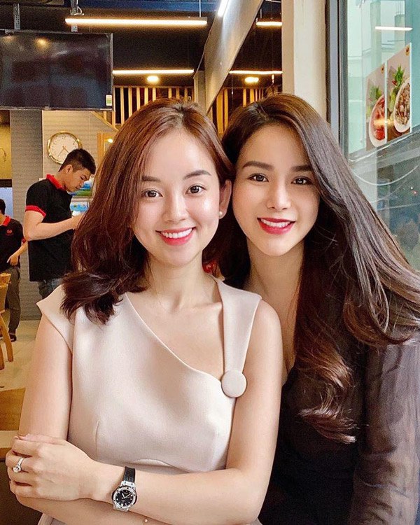moi-lan-cap-chi-em-ly-kute-va-diep-lam-anh-do-sac-dan-mang-lai-chao-dao-ngam-mai-khong-thoi-8066-1593158169-70-width600height750