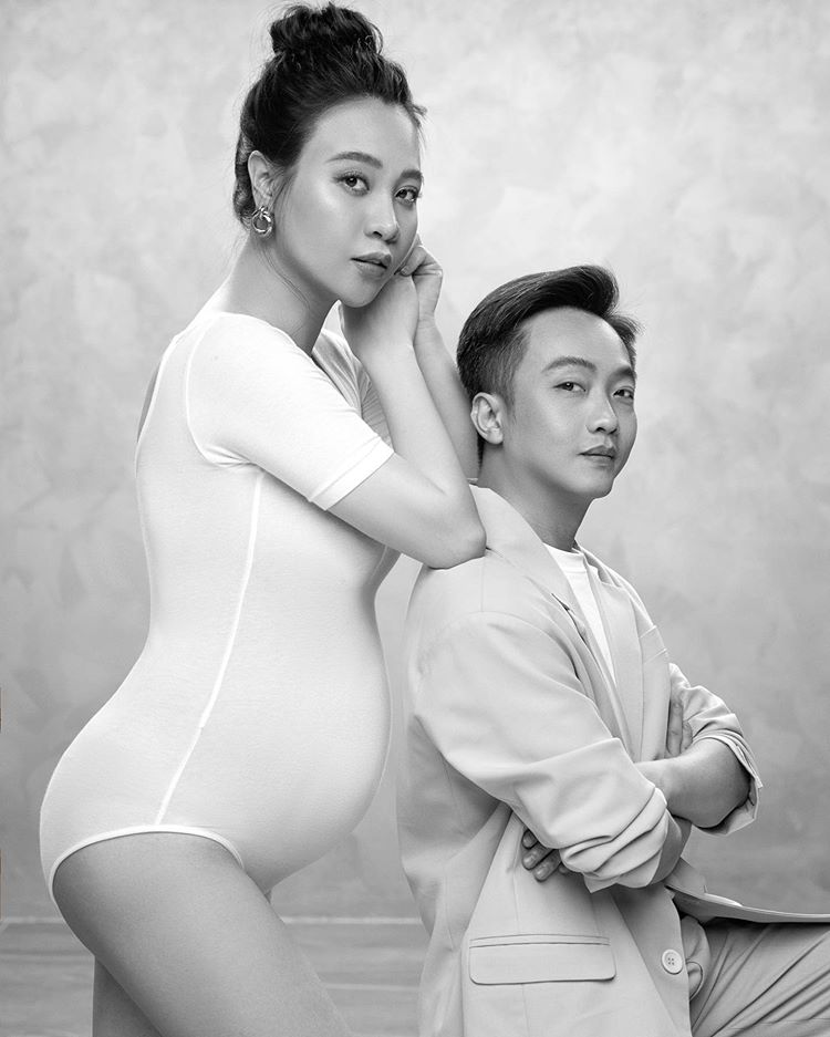 Theo thông tin mới nhất, bà xã Cường Đô La - Đàm Thu Trang đang mang bầu một bé gái. Cả hai vợ chồng cô cũng đã đặt tên cho thiên thần nhỏ là Suchi, đọc rất vần với tên của anh trai Subeo. Có lẽ người vui mừng nhất chính là doanh nhân phố núi vì anh từng chia sẻ anh rất thích có con gái. Ngày 23/6 vừa qua, Đàm Thu Trang đã chính thức xác nhận mang thai, cô được cho là đang trong giai đoạn cuối thai kỳ.