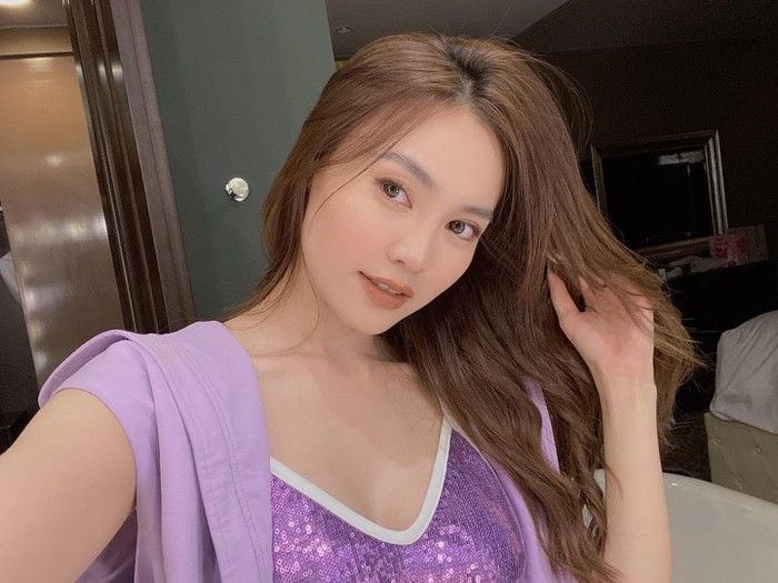 lan-ngoc-lan-dau-bi-che-sen-toan-tap-khi-dien-do-tim-di-su-kien-77ff6c