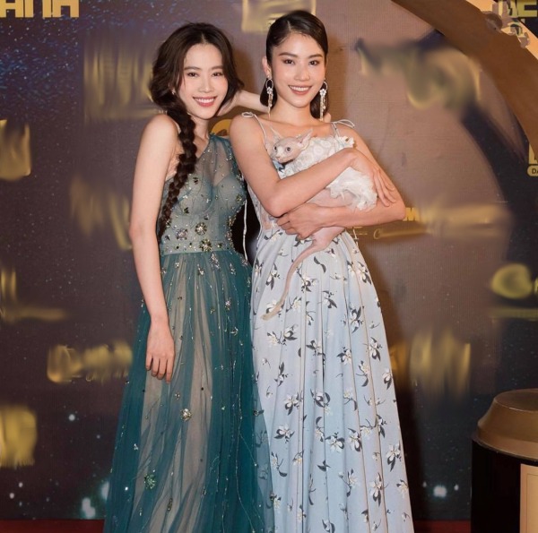 nam-em-va-nam-anh-dien-bikini-doi-di-tam-bun-khoe-lan-da-trang-nhu-bong-buoi-3-1592819334-735-width600height595