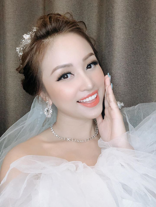Chuyện Quatrian shbet hiện đang mở đã khiến khán giả nóng lòng, nay lại thêm tin đồn bầu bí, Vân Hugo liệu có lên tiếng về thông tin này hay không thì vẫn phải chờ đợi thêm thôi!