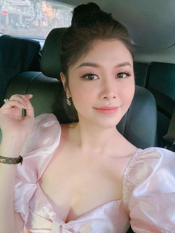 khoe-dang-nuot-nhung-nuoc-da-xuong-han-vai-tong-cua-ba-xa-dang-khoi-moi-dang-chu-y-97449263_2934272369961790_8036789013828337664_o-1593435635-359-width600height800