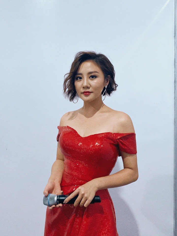 soi-gu-thoi-trang-cua-van-mai-huong-ngay-cang-goi-cam-Hinh-2