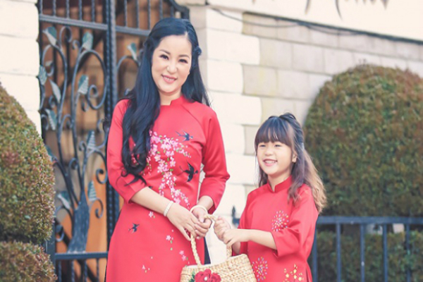 thuy-nga-cung-hong-khi-con-gai-hoi-me-co-chong-khong