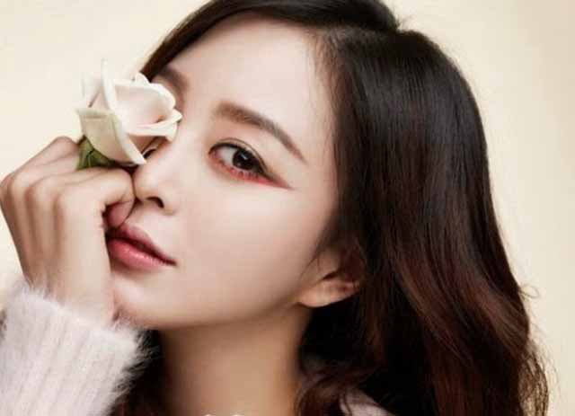 Đôi mắt dài và sâu là nét tướng giàu sang của phụ nữ