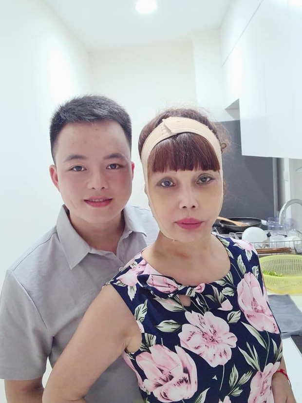 Chồng trẻ là người luôn đồng hành với chị Thu Sao trong những lần đi 