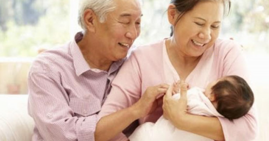 Người thân đàu rằng đứa bé chầng có nét nào giống vợ chồng anh Fang (Ảnh minh họa)