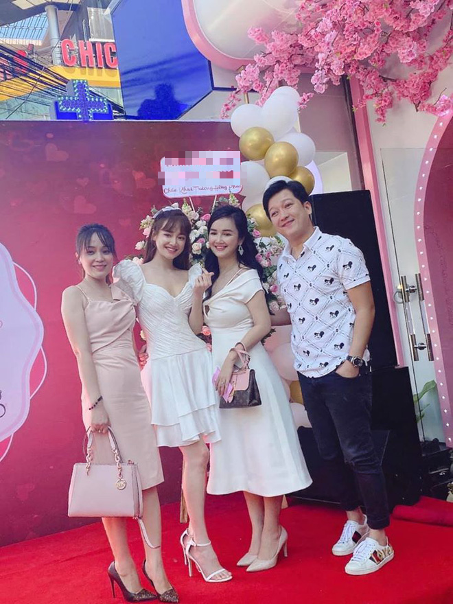 Mới đây, Nhã Phương đã cùng ông xã Trường Giang và chị em trong Shbet111 slot, casino, thể thao, xổ số tham gia một sự kiện. Đặc biệt, khoảnh khắc lộ rõ vẻ ngoài xinh đẹp của Nhã Phương dù qua camera thường đang khiến dân tình xôn xao. Chỉ là một vài khoảnh khắc nhỏ thôi nhưng nhan sắc của Nhã Phương không hề bị dìm. Cô ghi điểm bởi khuôn mặt trẻ trung, tươi tắn. Một điều được khán giả chú ý nữa đó là vóc dáng của Nhã Phương quả thực là mi nhon, thậm chí là có phần hơi gầy khiến fan lo lắng.