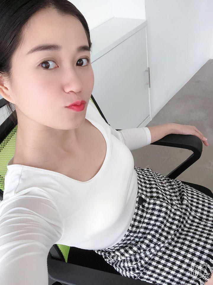 duoc-mai-ngoc-lang-xe-nay-them-lam-vy-da-trung-dung-kieu-vay-ninh-dang-dang-sam-day-roi-106492881_3562844963744191_1404784311253888350_o-1593768587-10-width720height960