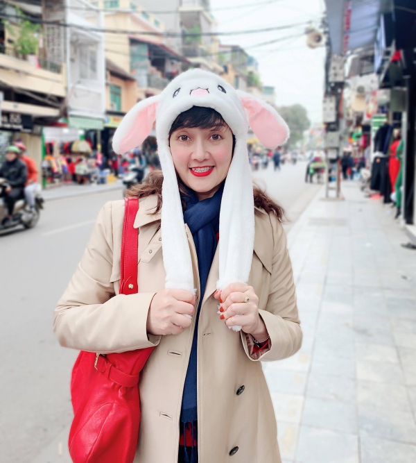 Đâu chỉ giữ được nét đẹp thanh xuân, vóc dáng cân đối và thon thả của Vân Dung cũng làm dân tình hết lời khen ngợi.