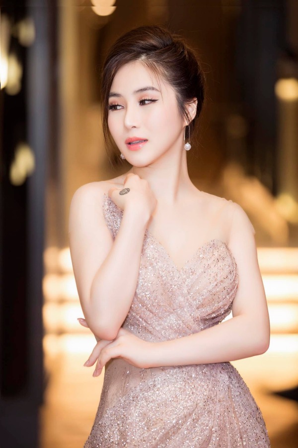 huong-tram-dep-len-boi-phan-nho-chiec-mui-thanh-thoat-va-thanh-tu-sau-phau-thuat-8-1593827187-936-width600height900