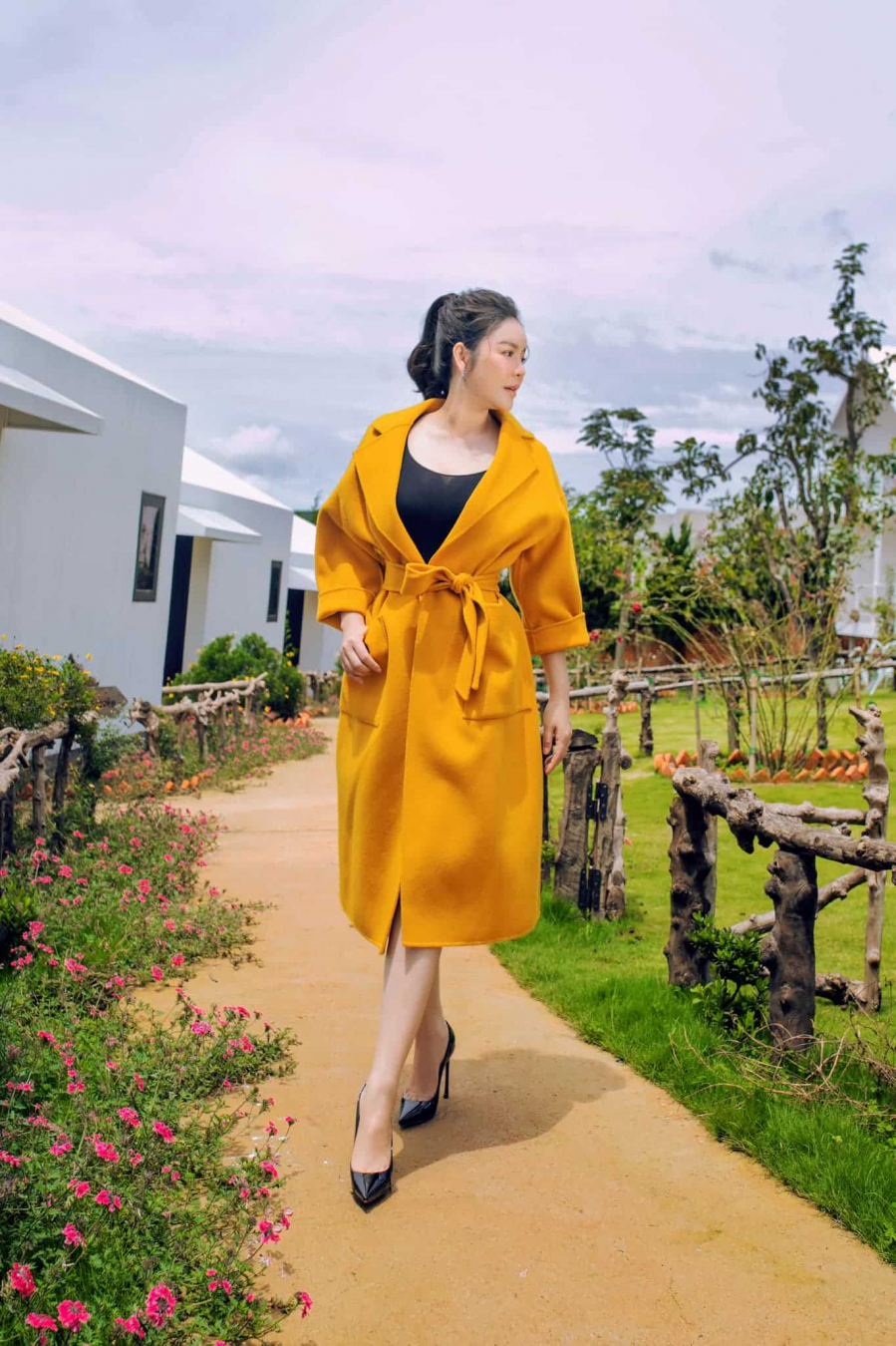kheo-mac-nhu-ly-nha-ky-sang-trong-hut-hon-nhung-khong-quen-khac-phuc-nhuoc-diem-co-the-105908136_3075290895886911_1563082978718334053_o-m-1594189441-564-width1365height2048