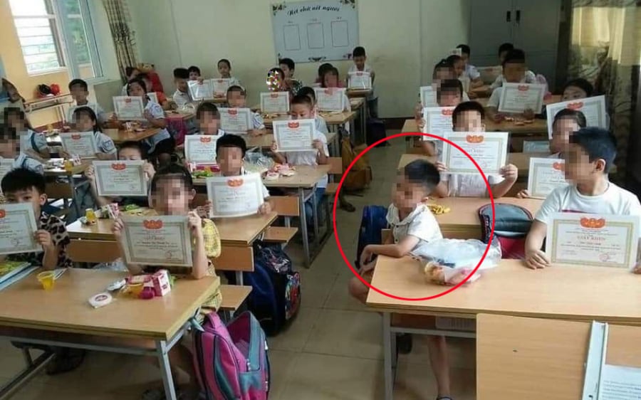 Bức ảnh gây xôn xao mạng xã hội, nhiều ý kiến và quan điểm trái chiều đang bàn luận về vụ việc