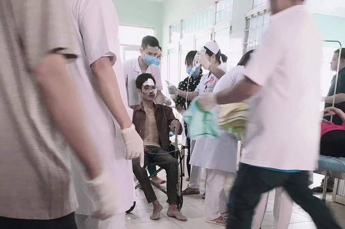 Những nạn nhân bị thương đang được cấp cứu tại bệnh viện 