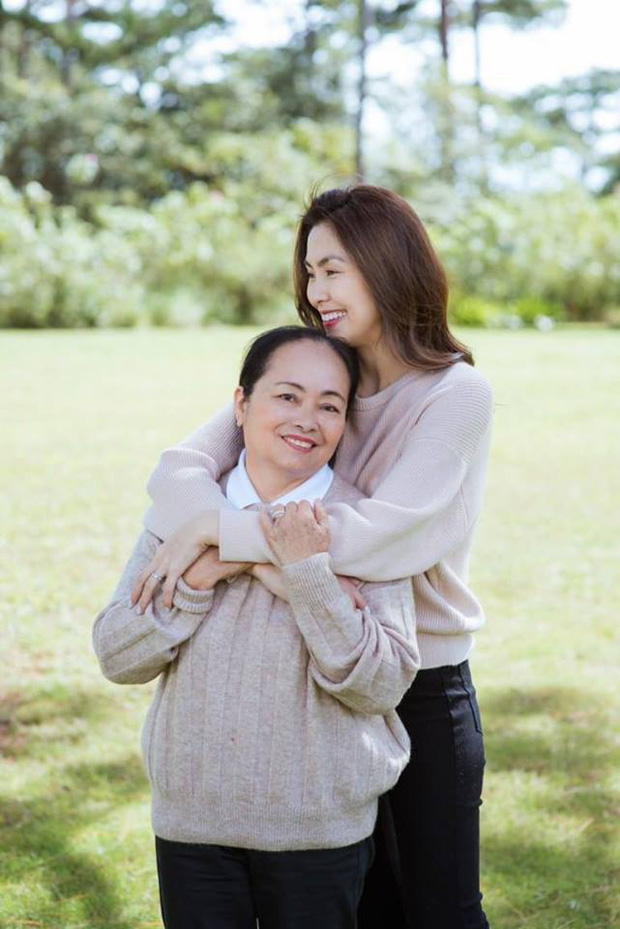 Trước đó, Tăng Thanh Hà từng chia sẻ, Shbet16 chơi game trực tuyến của mẹ cô vô cùng bình dị.
