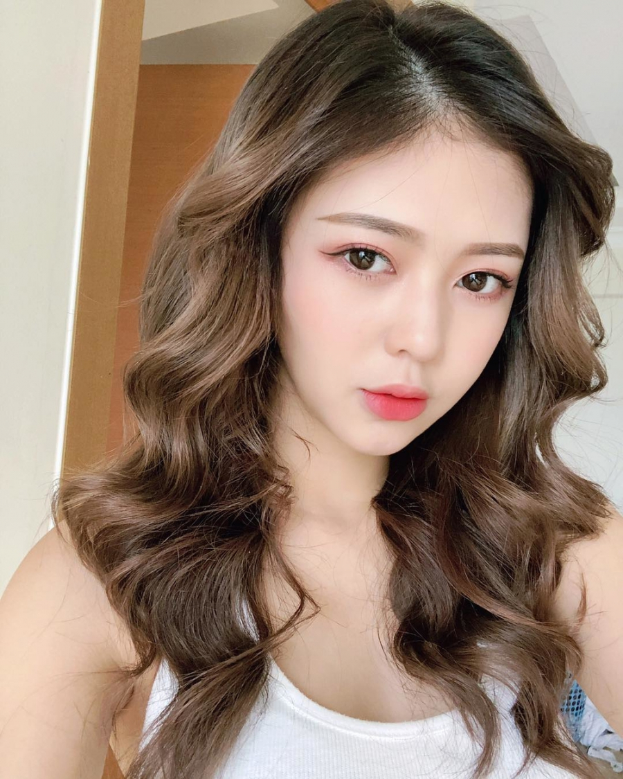 liz-kim-cuong-la-ai-tieu-su-su-nghiep-tinh-cam-cua-co-ca-si-tai-hoa-15a422a1