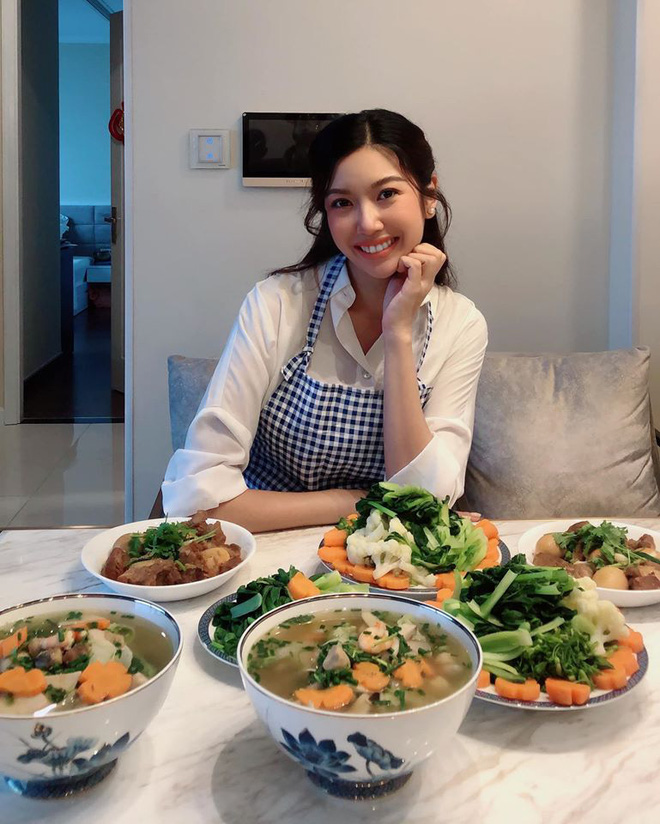 Trước khi về làm vợ người ta, nàng á hậu đã chứng minh mình là vợ đảm khi tự tay nấu những bữa ăn Shbet111 slot, casino, thể thao, xổ số.