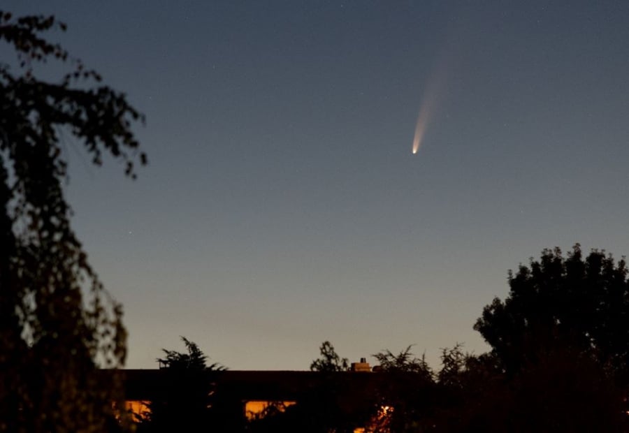 Sao chổi Neowise được phát hiện vào tháng 3 năm 2020. Ảnh chụp vào ngày 8/7 tại Riaille (Loire-Atlantique, Pháp) Ảnh: Estelle Ruiz/Hans Lucas/ VTV 24