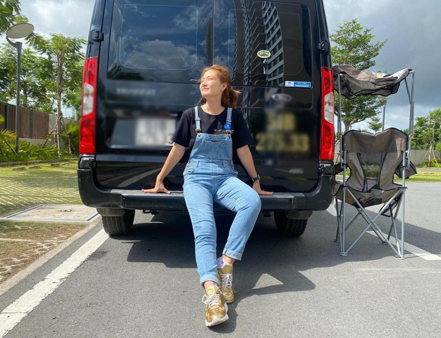cac-hot-mom-vbiz-dua-nhau-dien-quan-yem-cua-sung-lam-nghe-ha-tang---elly-tran-ai-nhinh-hon-106734724_3243175429083702_5529966312083669063_o-1594700326-220-width960height738