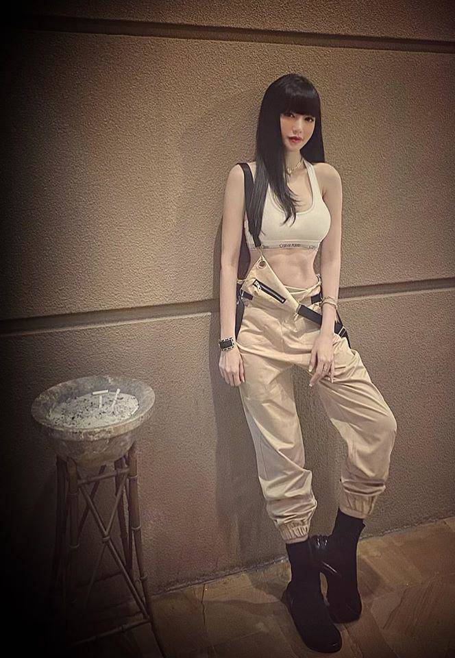 cac-hot-mom-vbiz-dua-nhau-dien-quan-yem-cua-sung-lam-nghe-ha-tang---elly-tran-ai-nhinh-hon-wix1584889762-1594701311-940-width664height960