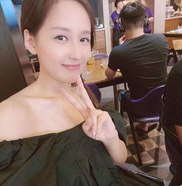 dung-tay-che-nua-khuon-mat-mai-phuong-thuy-van-lam-dan-tinh-me-met-boi-mot-chi-tiet-104300790_595866681046098_6078504651938171472_n-1594644412-782-width600height613