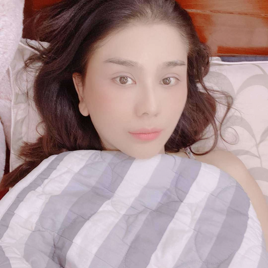 phu-nu-muon-trang-diem-kieu-nao-tre-ra-chuc-tuoi-cu-nhin-lam-khanh-chi-la-ro-kim-ly-doi-trang-phuc-voi-ho-ngoc-ha-mac-vay-sieu--1594647624-205-width1080height1080