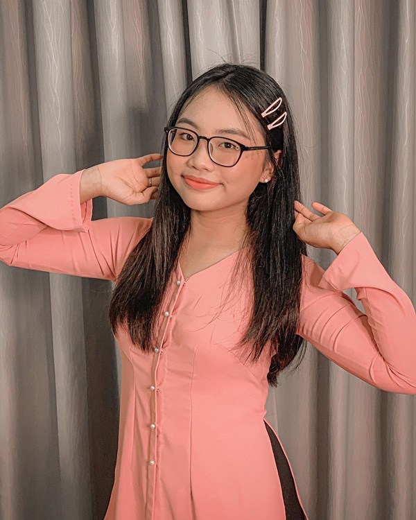 chan-dien-do-sanh-dieu-goi-cam-phuong-my-chi-quay-ve-voi-chiec-ao-ba-ba-truyen-thong-xua-download-1594693151-626-width600height750