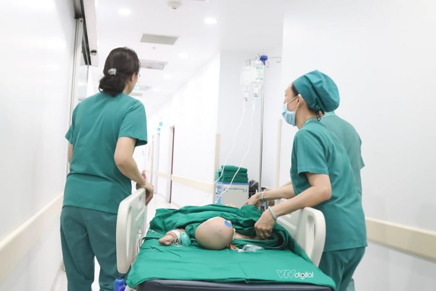Trúc Nhi- Diệu Nhi đã được 13 tháng tuổi, điều kiện sức khỏe đảm bảo để tiến hành cuộc đại phẫu (Ảnh: VTV)