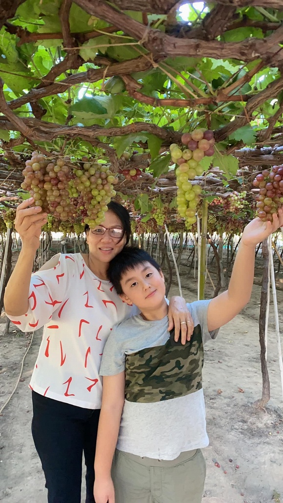 Hình ảnh Cà Pháo bên mẹ chồng Lê Phương khiến khán giả ấm lòng vì thấy được sự gần gũi và yêu thương giữa hai người.