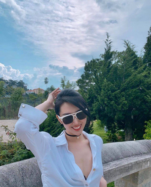 coi-nut-ao-de-lo-noi-y-thuy-ngan-khong-bi-chui-ma-con-duoc-khen-het-loi-12-1594689358-646-width600height743