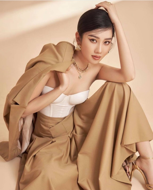 coi-nut-ao-de-lo-noi-y-thuy-ngan-khong-bi-chui-ma-con-duoc-khen-het-loi-5-1594690409-96-width600height747
