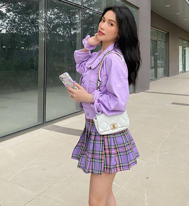 hoi-my-nhan-vbiz-cu-nghien-dien-trang-phuc-hoi-teen-xinh-xeo-den-u40-thanh-hang-cung-me-tit-a3-1594790729-965-width640height697