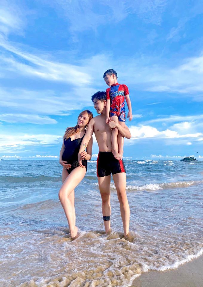 Thu Thủy và Kin Nguyễn đã chính thức kết hôn 1 năm, hiện Thu Thủy đang mang bầu đứa con chung của hai người. Mới đây, Shbet111 slot, casino, thể thao, xổ số nữ ca sĩ khoe loạt ảnh diện bikini đi nghỉ dưỡng cùng ông xã và con trai cưng. Cô viết: 