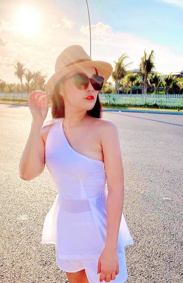 co-dang-dep-nhu-minh-huong-nhat-ky-vang-anh-con-bi-dim-hang-boi-kieu-ao-hot-hot-nay-109912822_10214381600854136_2370790356336289695_o-1595141193-793-width600height930