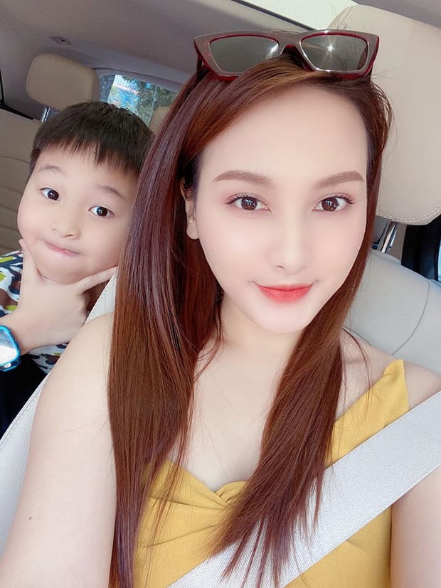 Mới đây, Bảo Thanh khiến dân tình bán tín bán nghi khi có một chia sẻ dài bày tỏ tình cảm và khéo nịnh chồng. Mặc dù chưa chính thức thông báo song nhiều người cho rằng Bảo Thanh đang ngầm thừa nhận có thai con thứ 2 qua dòng chia sẻ này: 